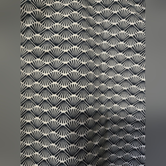 NAUTICA Navy And White Fan Patterned Cotton Shorts. Size 12 - Picture 3 of 13